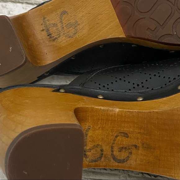 UGG Abbie Black Diamond Cut Perforated Leather Studded Mule Heeled Clogs Size 7 - Picture 16 of 16